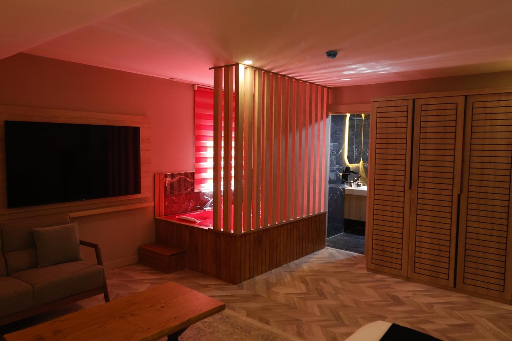 Iron Loft Hotel อุปไปร์ตา ภายนอก รูปภาพ